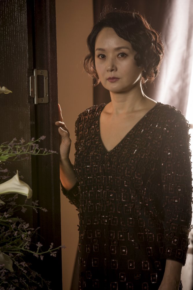 海报剧照剧情:此劇講述因為別人的野心與慾望而失去自己的人生與孩子