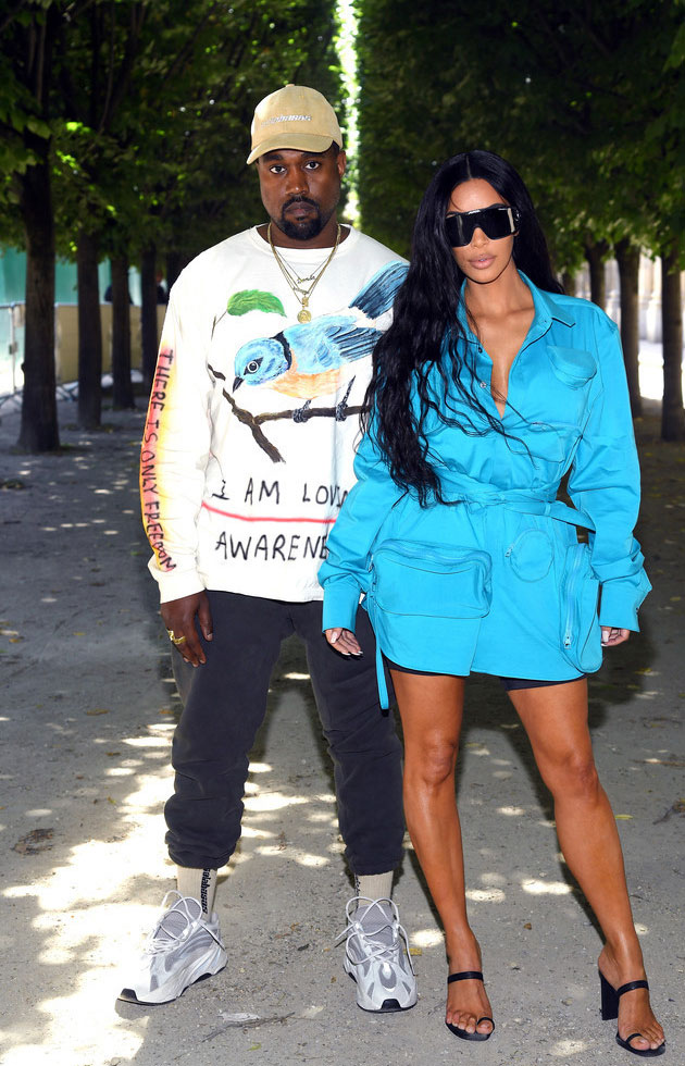 Kanye West带着Kim Kardashian亮相