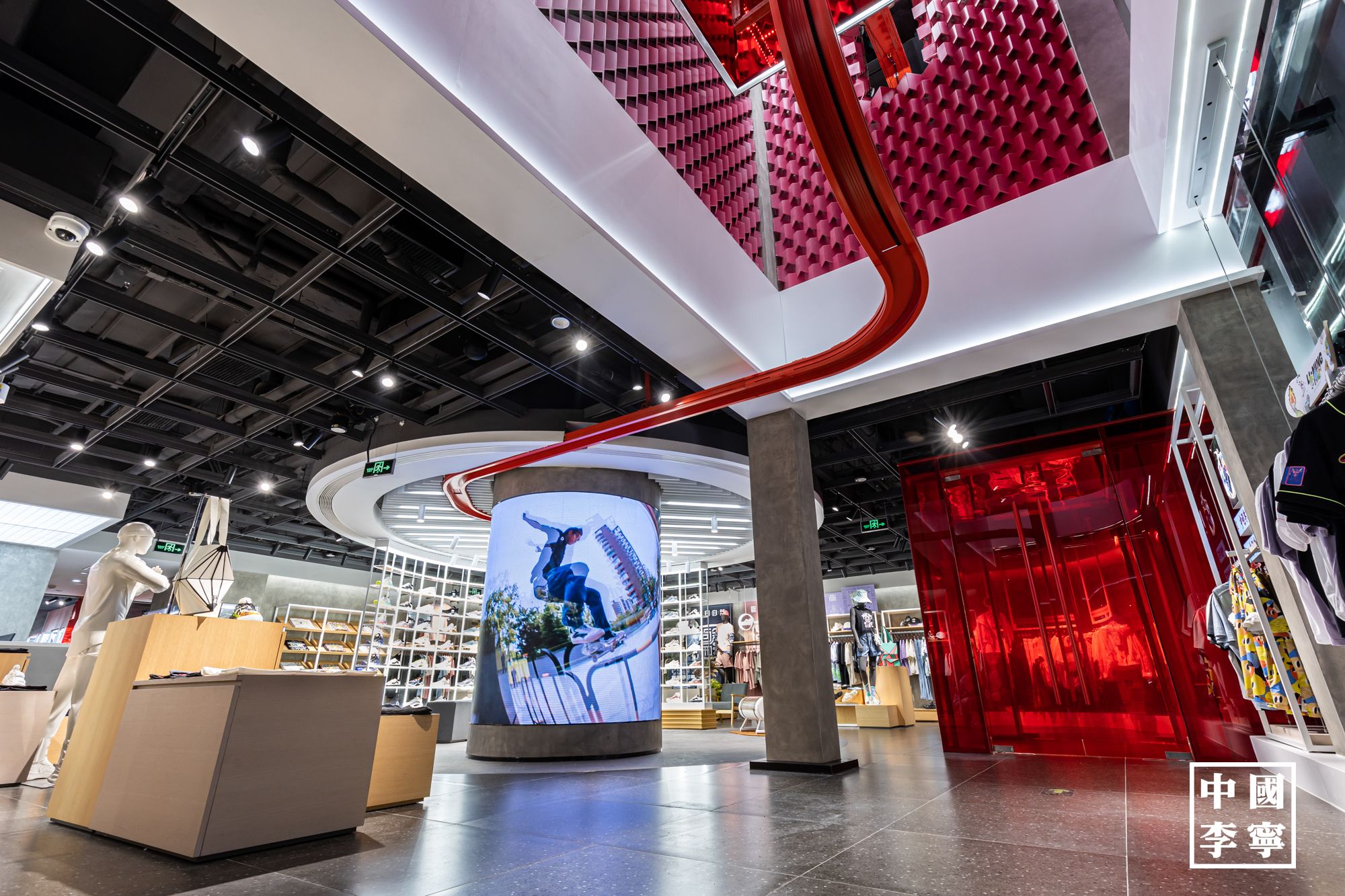 中国李宁首家城市定制店盛大开启 拓展运动潮流体验新维度_新浪时尚_新浪网