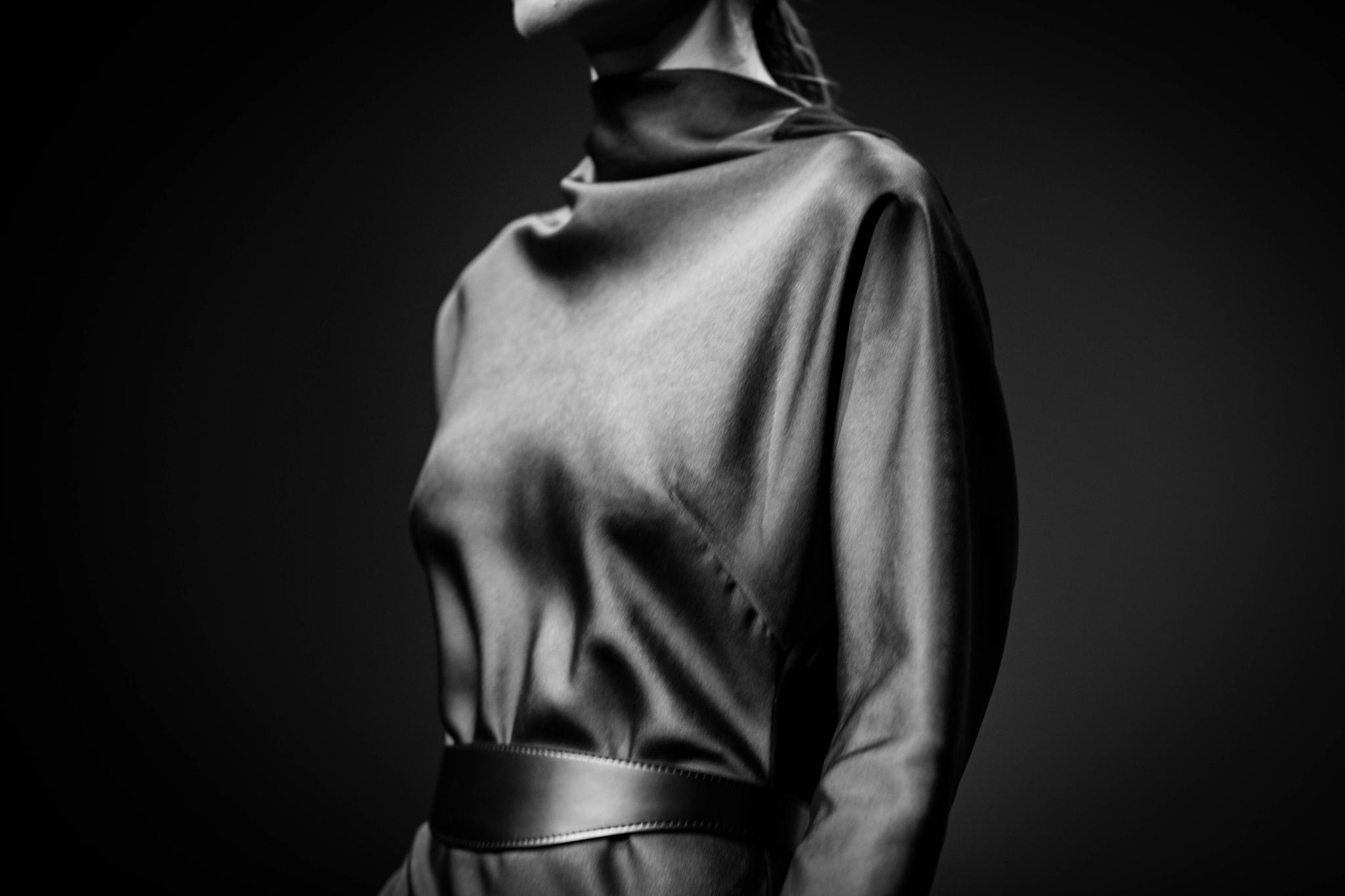 deepmoss希望通过抽离于现实与特定年代时代的设计构建一个