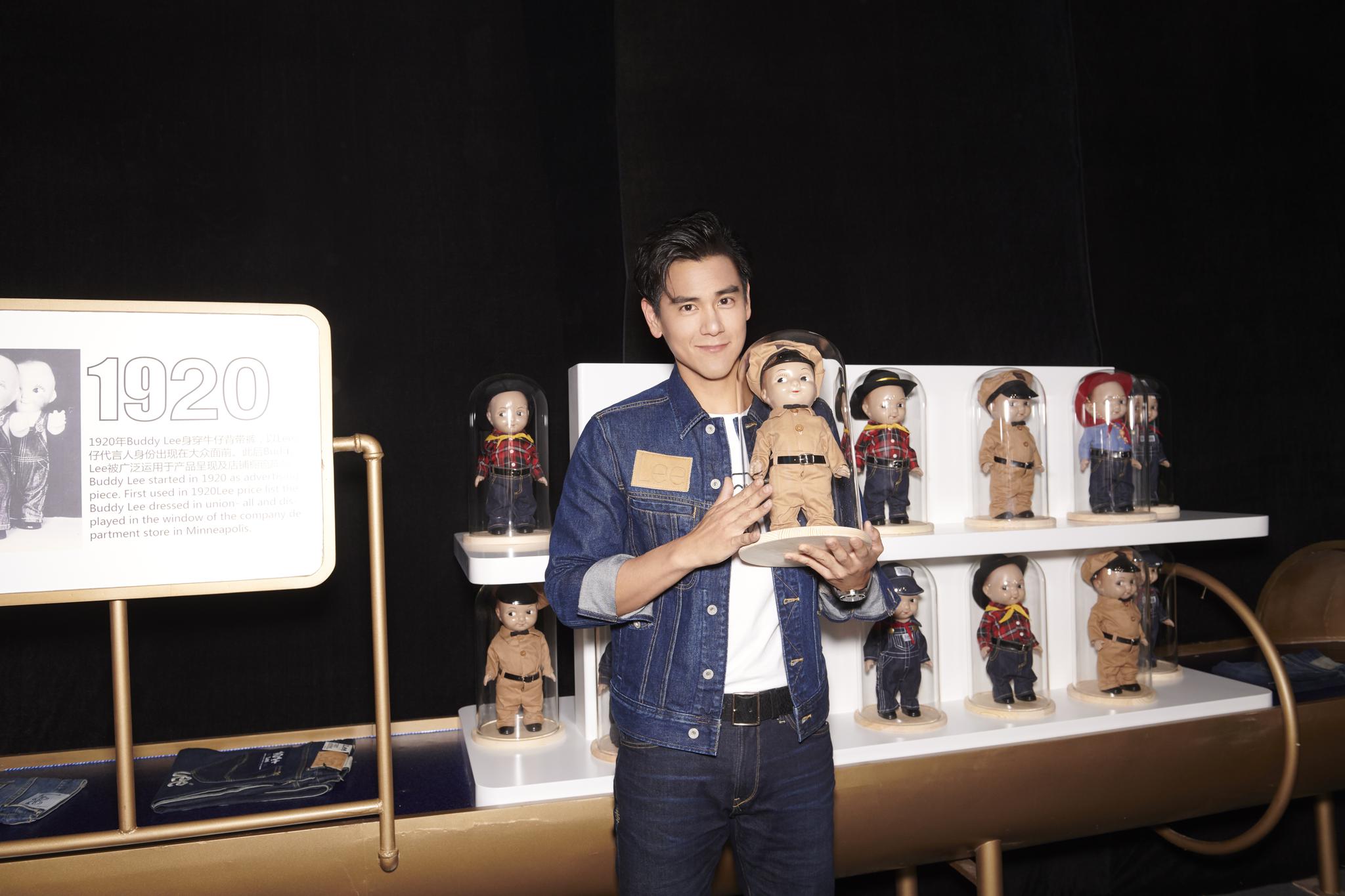 就向前与彭于晏一同庆祝lee130岁生日