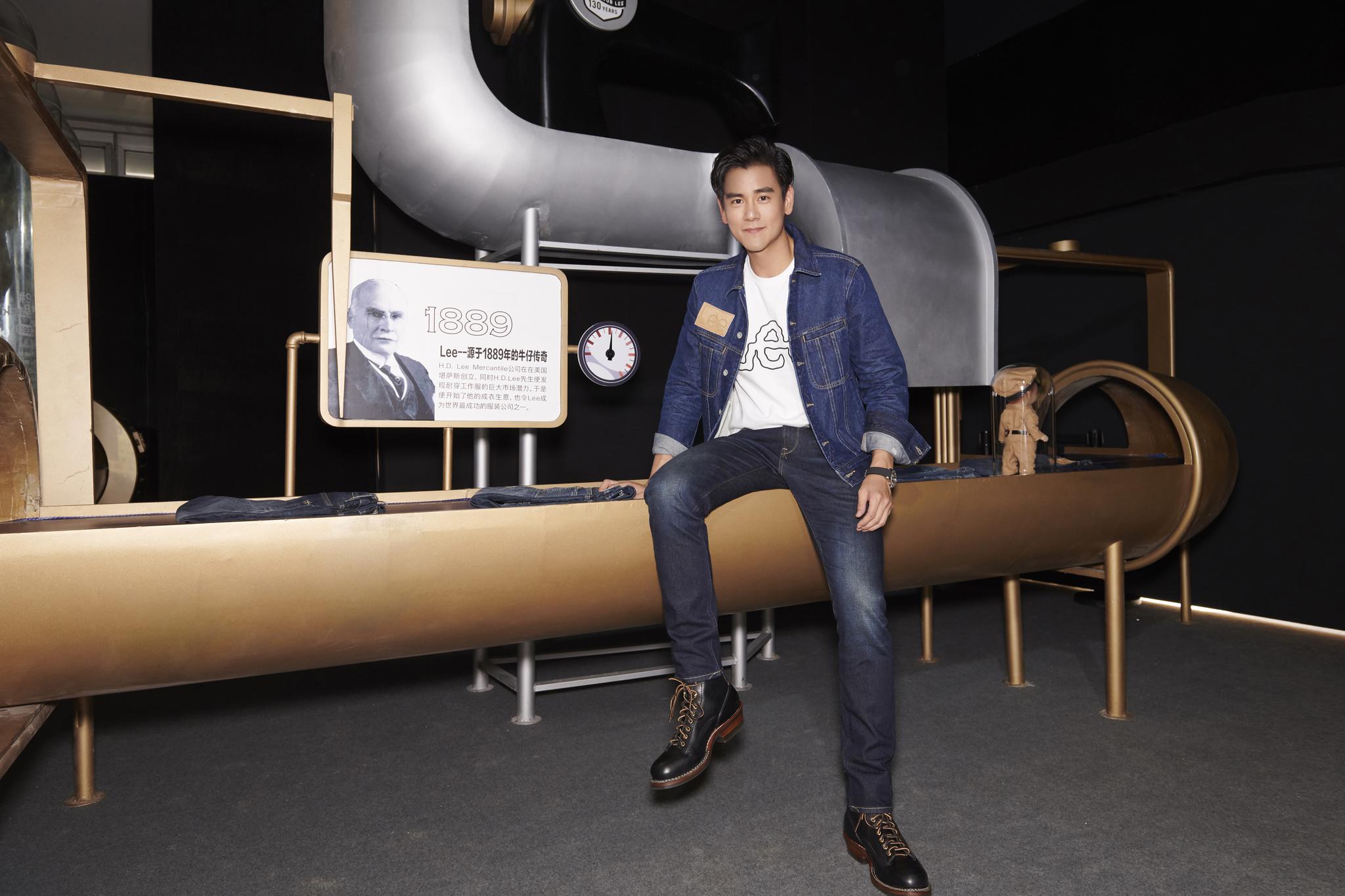 就向前与彭于晏一同庆祝lee130岁生日