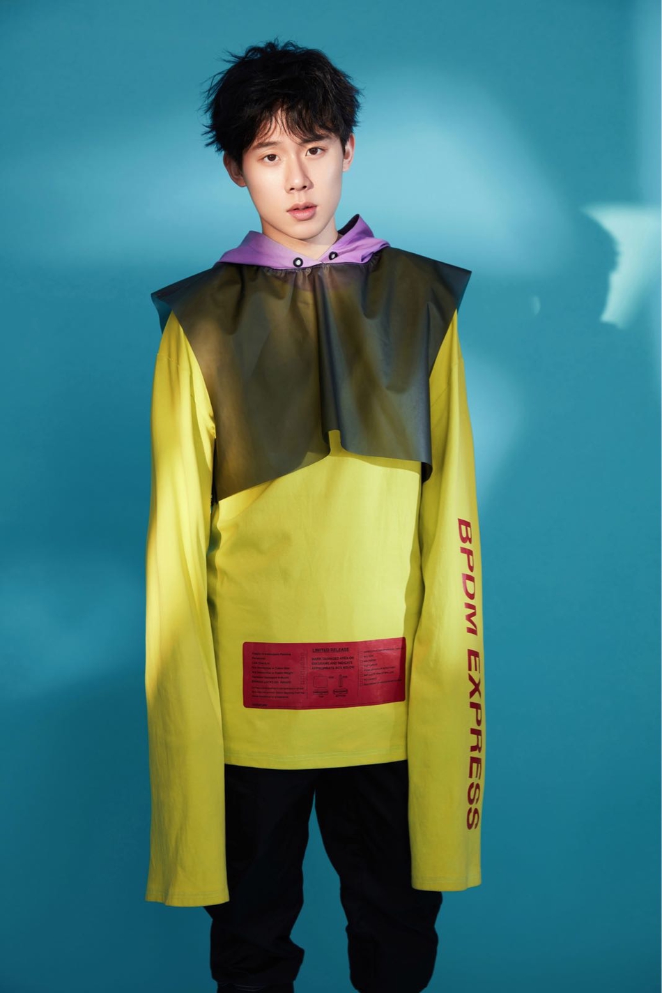 周奇最新写真曝光 清新少年风格百变