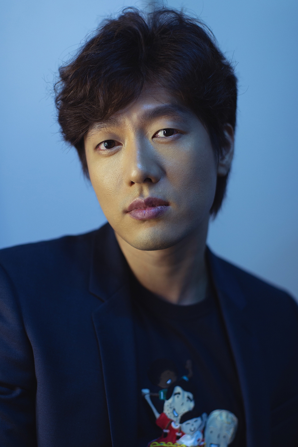 凌潇肃时尚大片曝光清新穿搭尽显熟男魅力