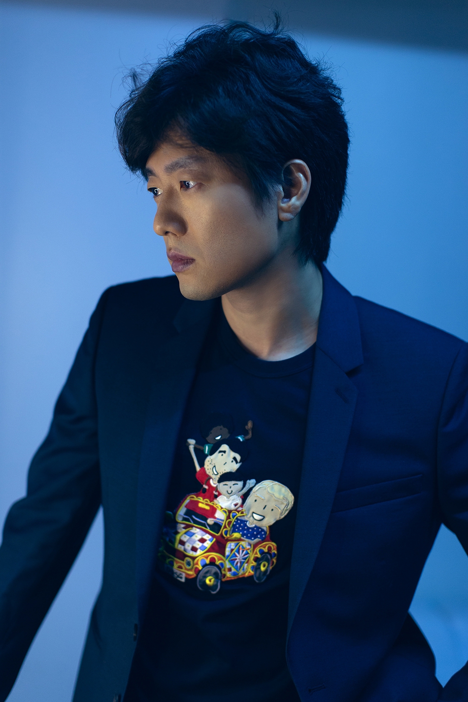 凌潇肃时尚大片曝光清新穿搭尽显熟男魅力