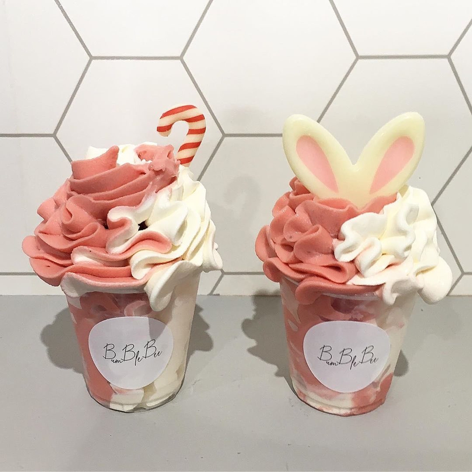 打卡可爱冰品超可爱兔耳朵冰淇淋
