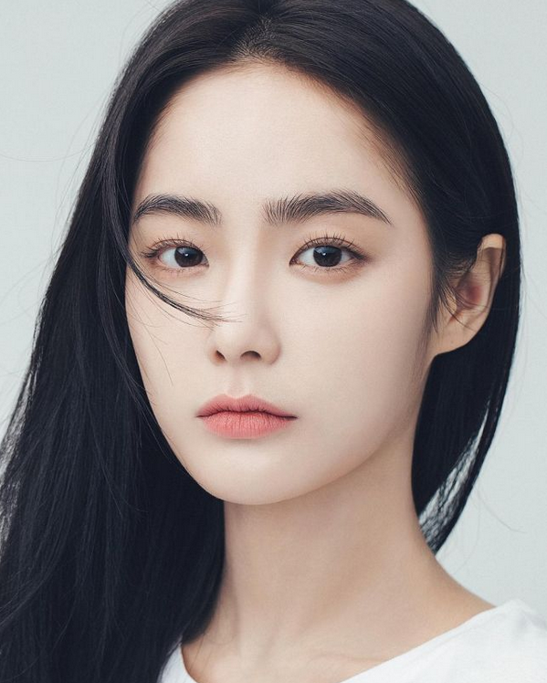韩国麻豆洪秀珠款立体美素颜 野生眉是点睛之笔