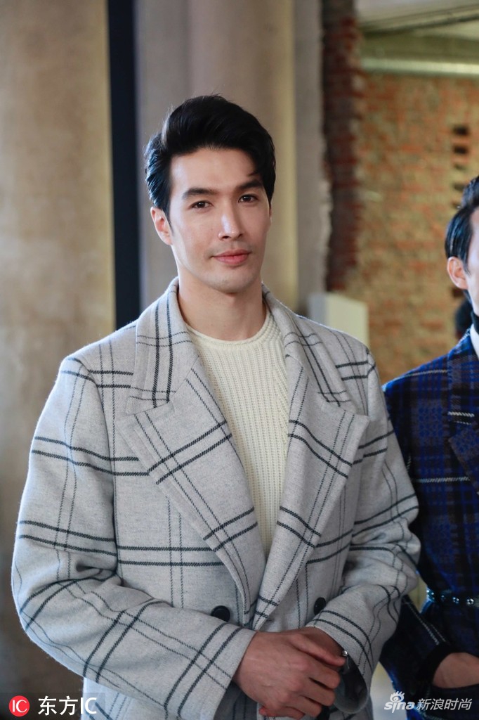 锦荣助阵cerruti 1881男装秀 与小时代兄弟陈学冬互动有爱