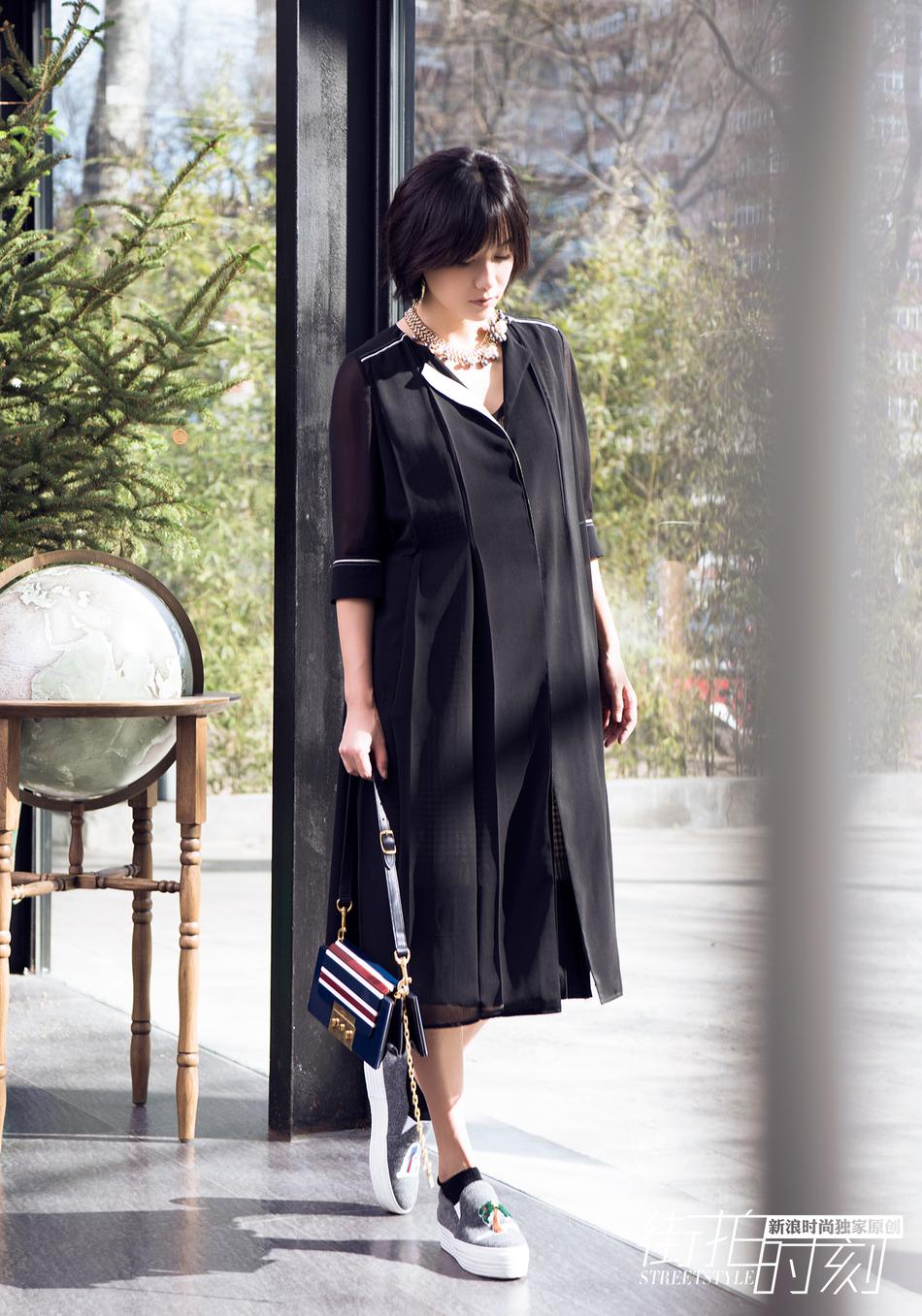 街拍时刻 徐静蕾黑色纱裙点亮半熟少女心