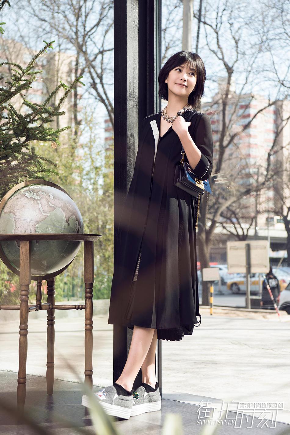 街拍时刻 徐静蕾黑色纱裙点亮半熟少女心