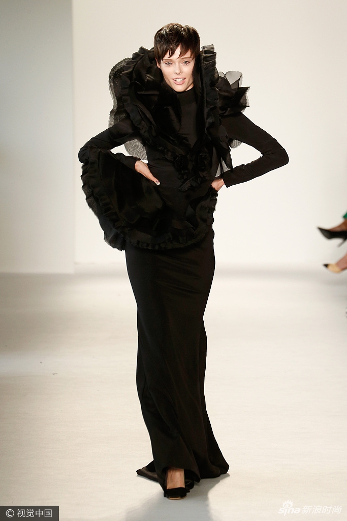 辣妈可可-罗恰再登t台 为christian siriano品牌走秀_高清图集_新浪网