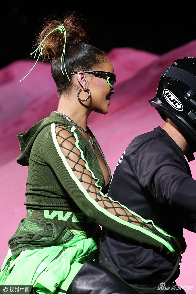 当地时间2017年9月10日,fenty puma by rihanna 2018春夏系列发布会在