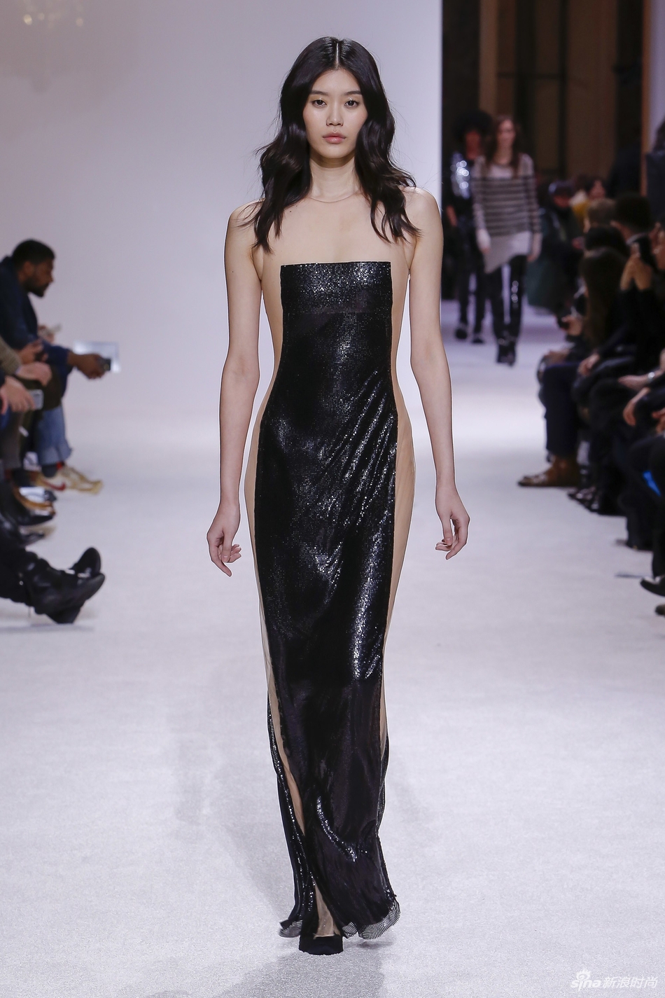 超模奚梦瑶登上t台为品牌走秀