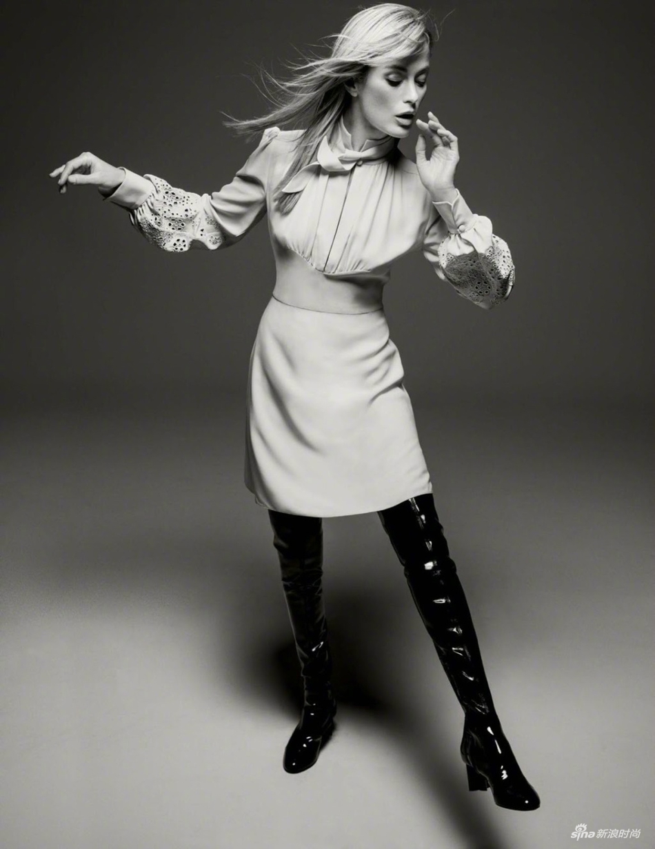 美国70后老牌超模登封面 霸气御姐范儿十足