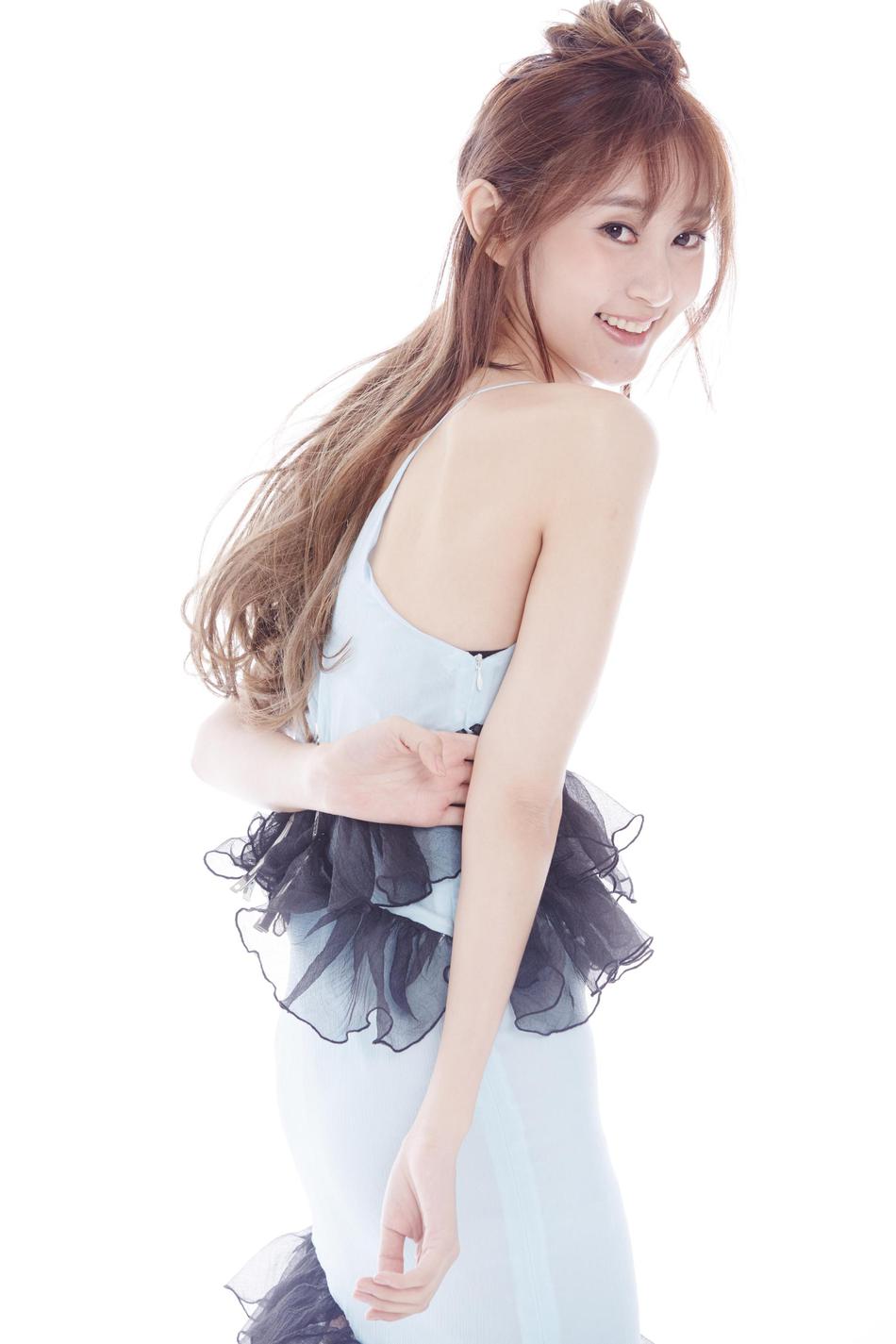 魏小也写真长腿吸睛 清新脱俗骨感美