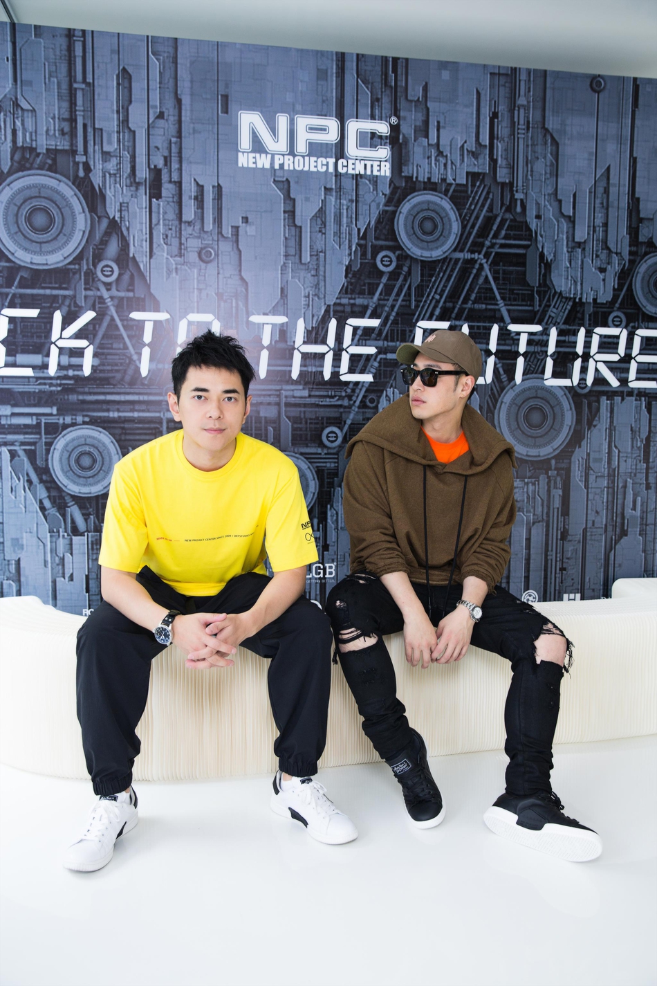 李晨潘玮柏同框拍写真 潮店老板潮范儿十足