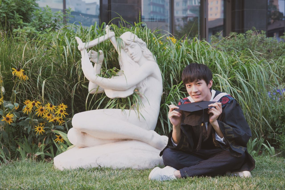 央音校草曹恩齐毕业照受追捧 加盟你好旧时光出演北大男神陈桉_高清