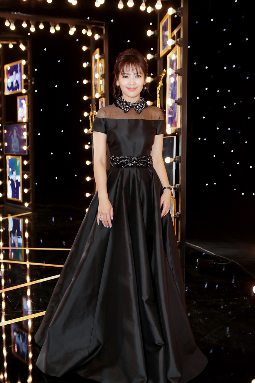 刘涛红毯衣品惊艳 百变裙装反衬灵动英气