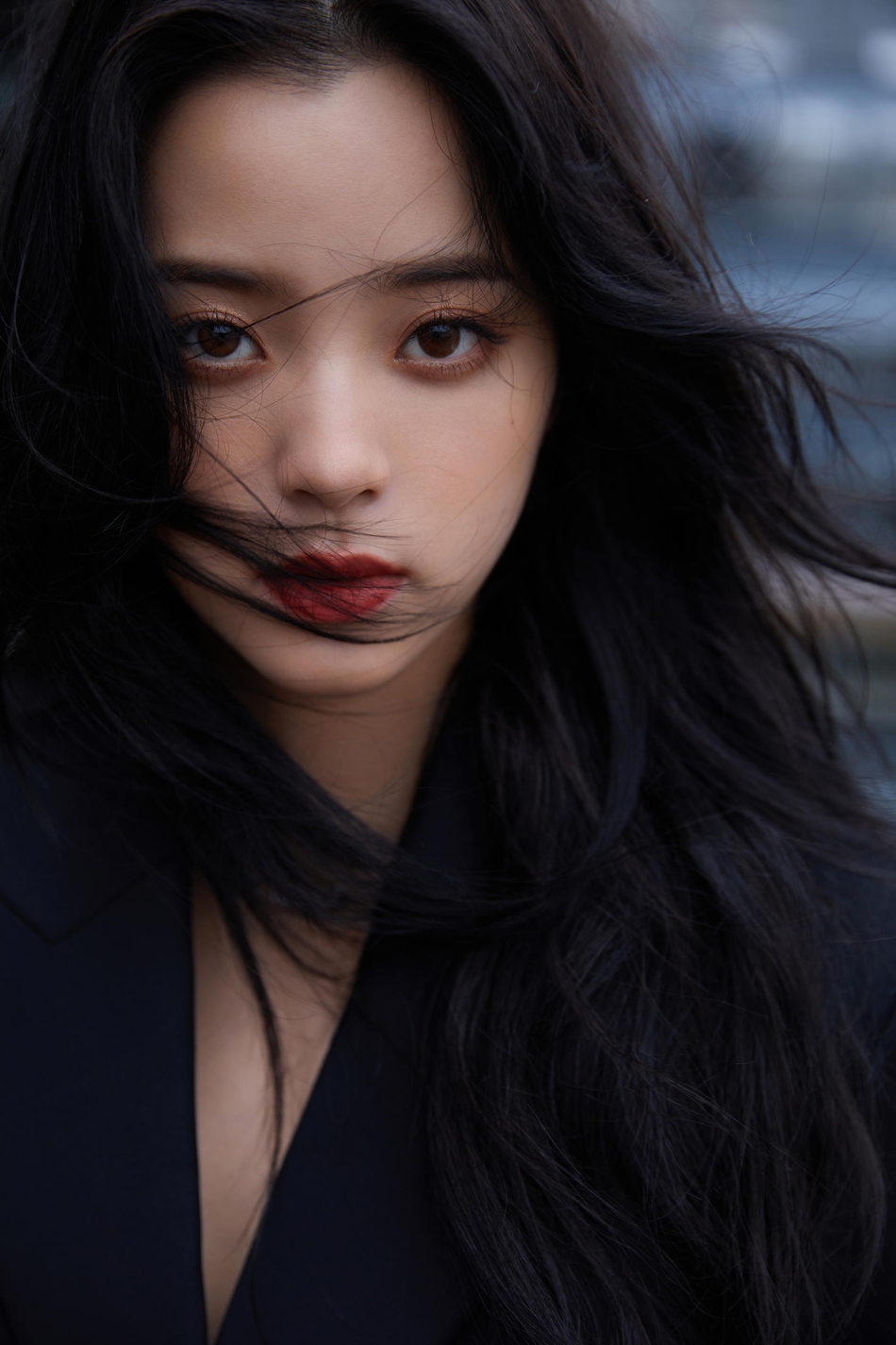 欧阳娜娜纯黑西服造型 比例优越女神范十足_高清图集_新浪网