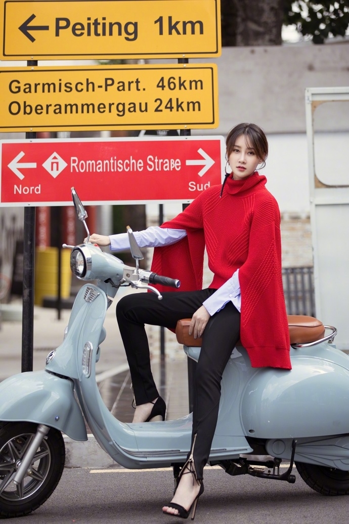 林鹏高领毛衣红色高跟鞋优雅又时髦(图)_高清图集_新浪网