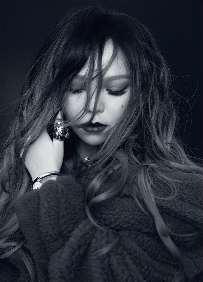 张惠妹灰发蓝眼大红唇国际范气场爆棚(图)