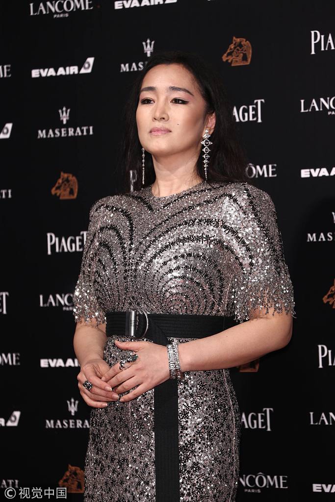 第55届金马奖红毯:巩俐金色礼服举手投足尽显大气_高清图集_新浪网