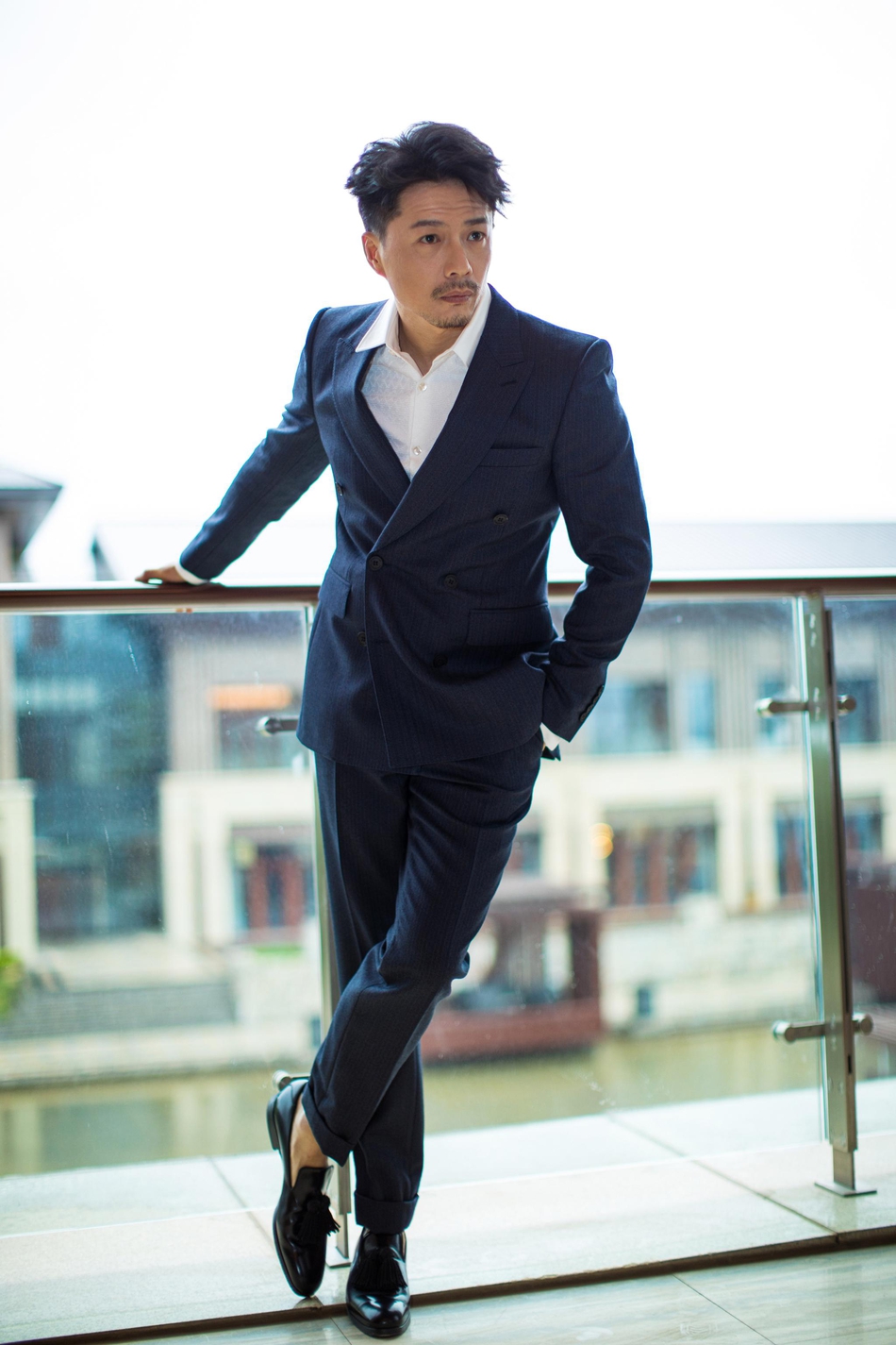 段奕宏演绎成熟男人味 修身西装尽显风格_高清图集_新浪网