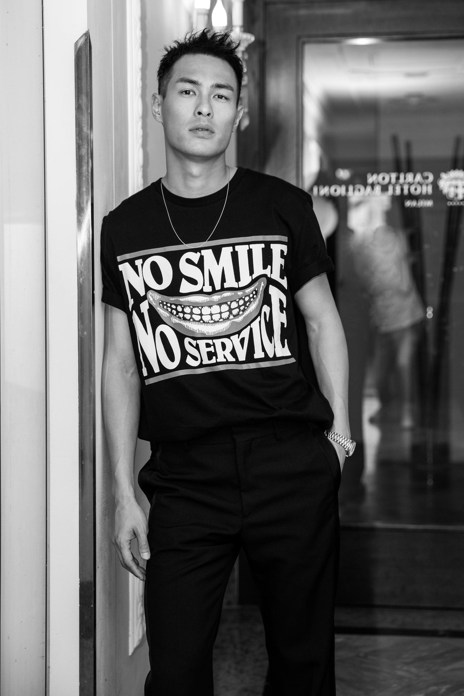 杨佑宁亮相stella mccartney发布会 雅痞时尚风简约随性