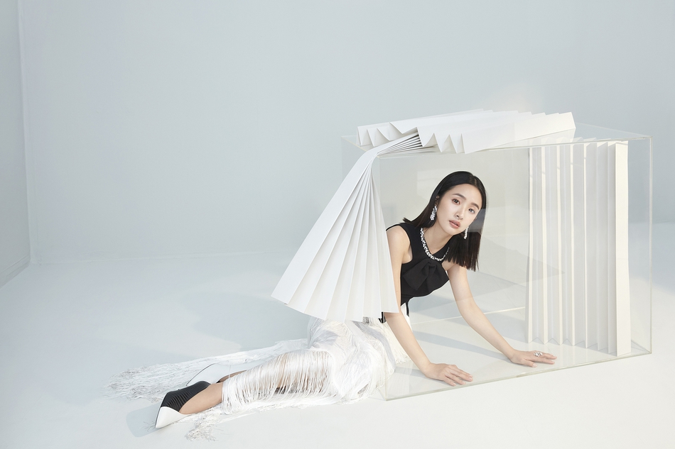 林依晨登《嘉人marieclaire》台湾版封面 恬静温婉美轮美奂_高清图集