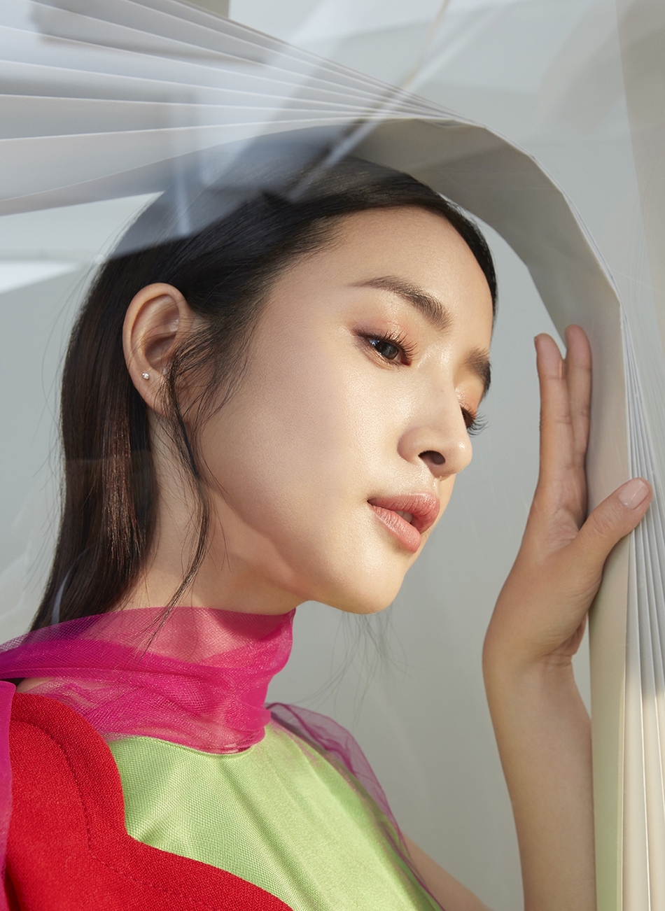 林依晨登嘉人marieclaire台湾版封面恬静温婉美轮美奂