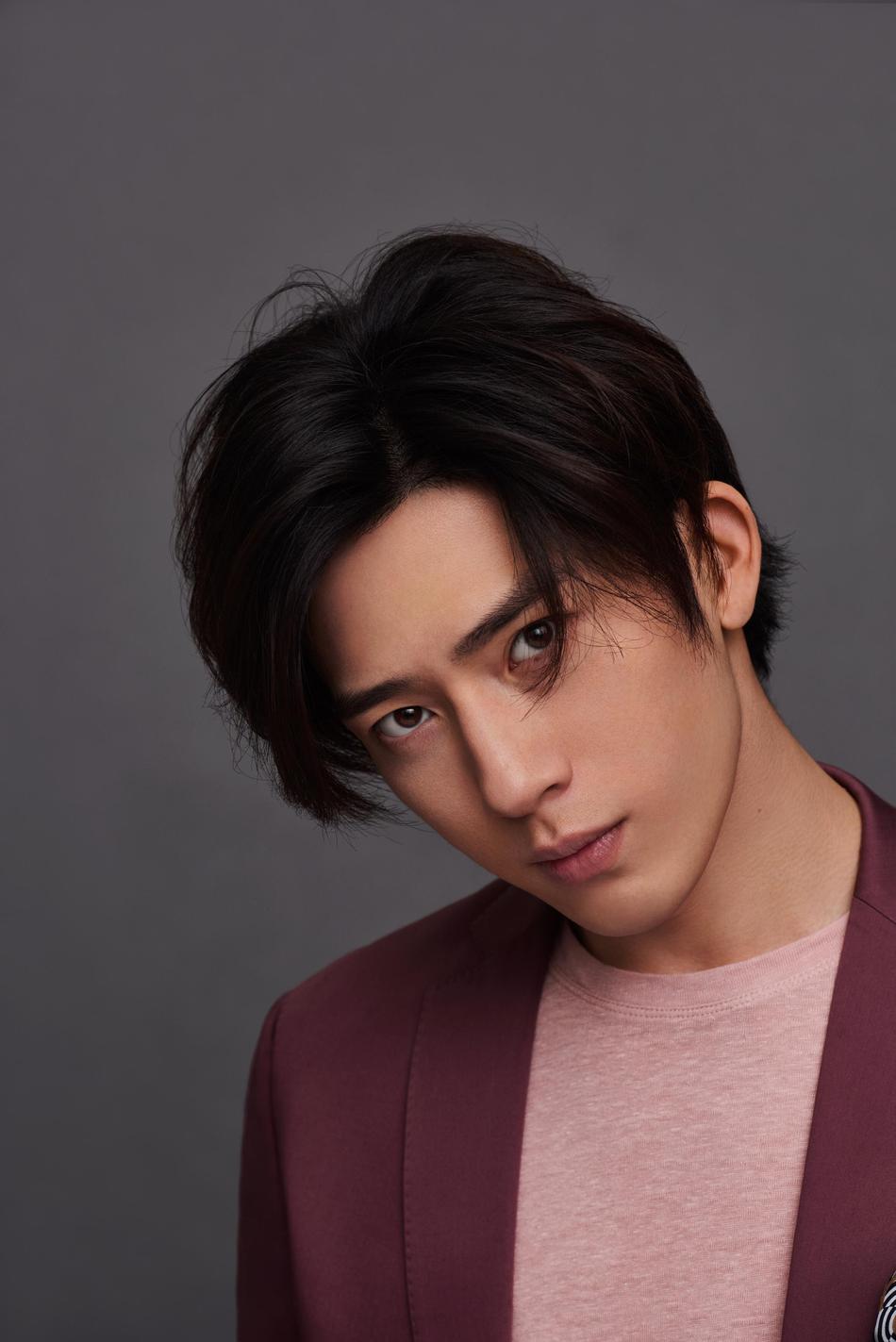 井柏然生日曝光新写真