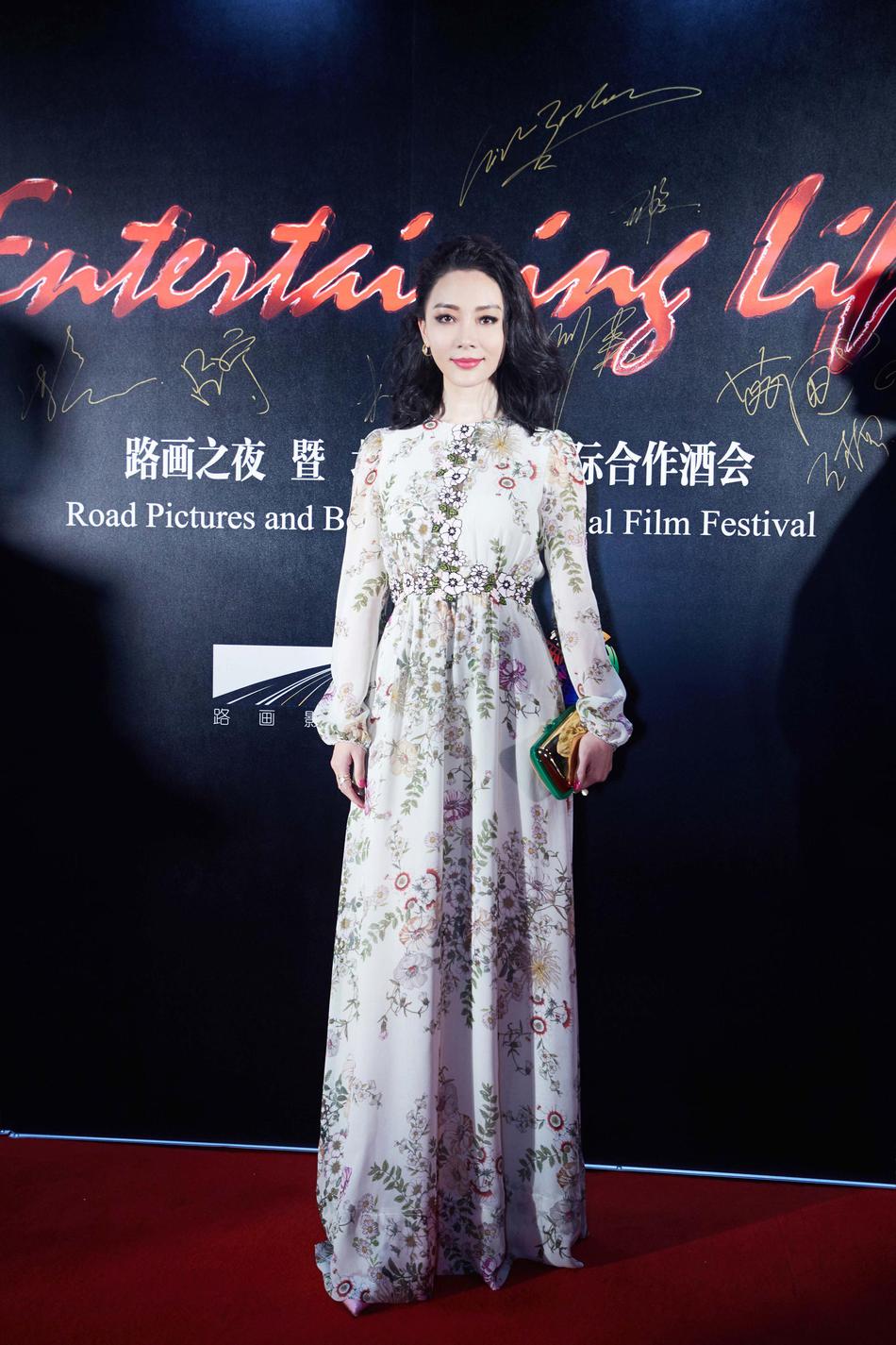 2002年6月14日,与吴卫东,马跃,王思懿联袂出演的刑侦剧《危险进程》