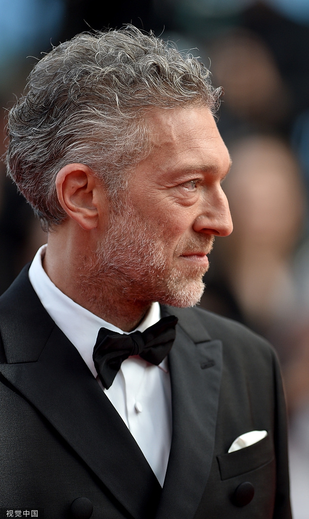文森特卡索现身戛纳闭幕红毯依旧魅力不减