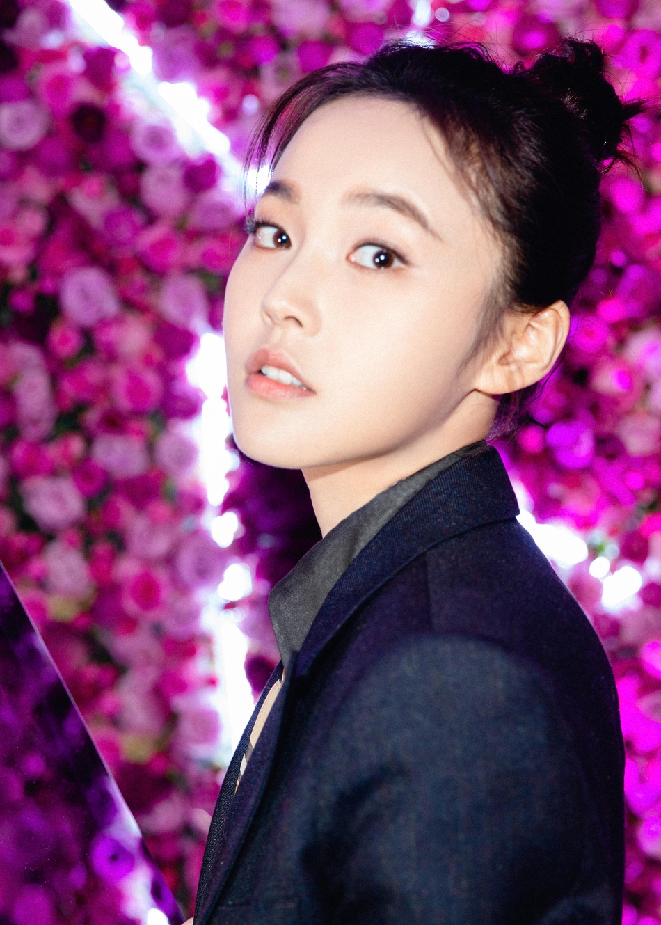 明星爱大牌:张佳宁西装造型变干练酷女孩