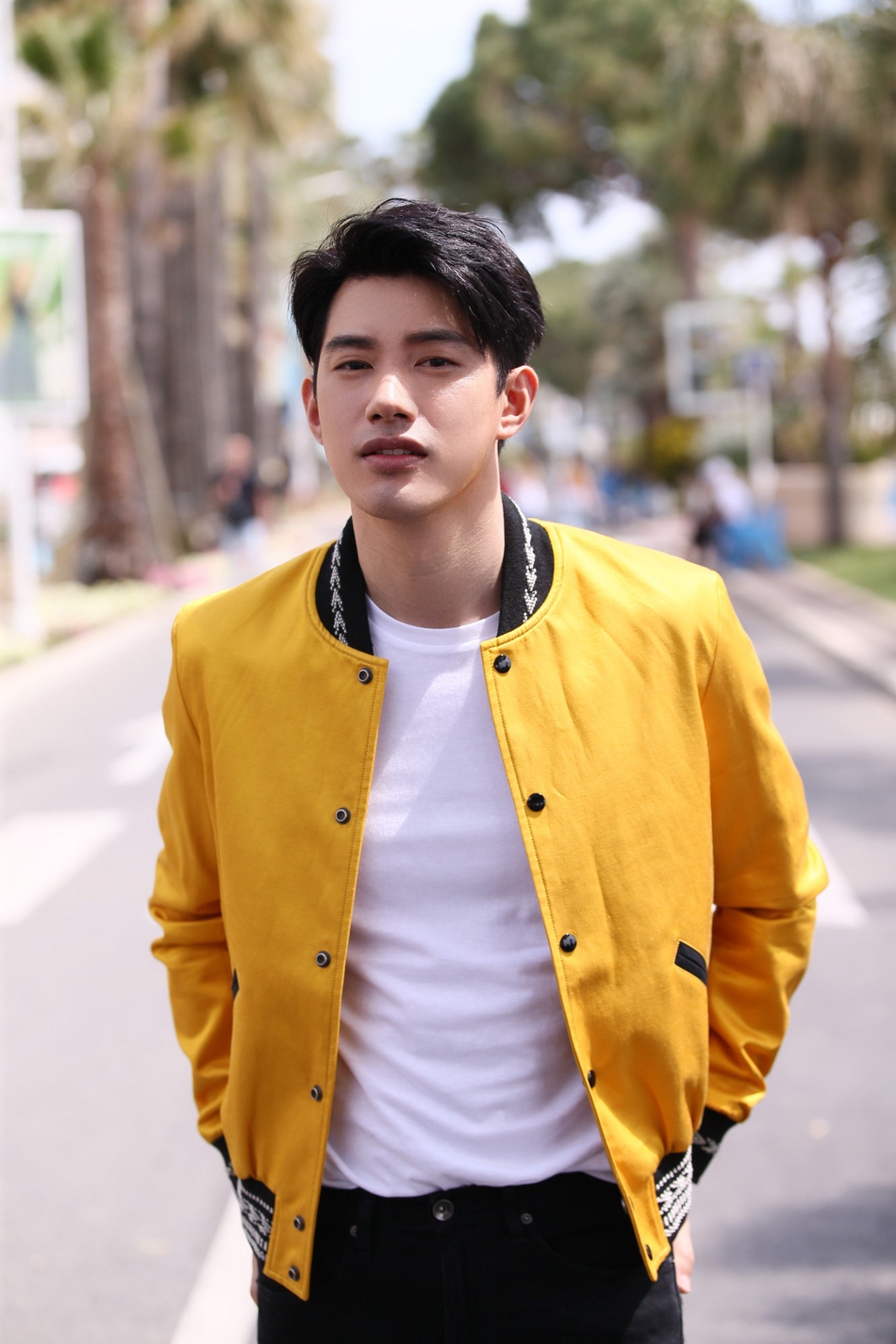 吴建飞法国写真曝光 浪漫随性演绎法式优雅