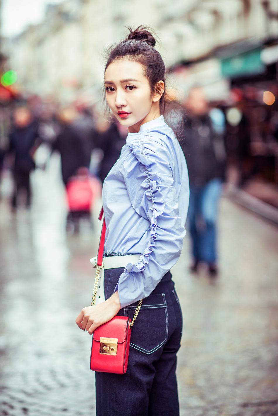 王鸥早春街拍清新柔美 漫步巴黎街头轻松惬意_高清图集_新浪网