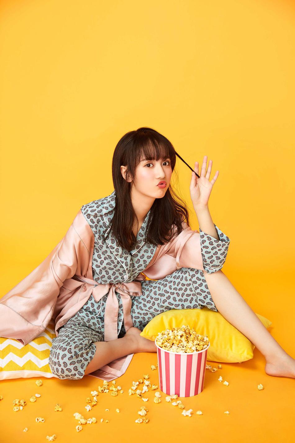 李墨之曝最新大片 宅女在家也能时尚感爆棚