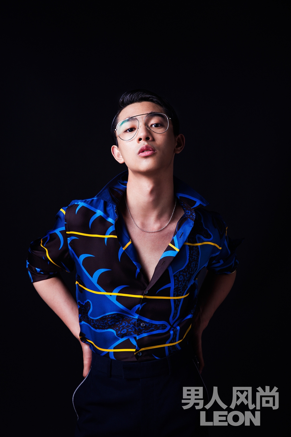 张宥浩拍摄时装大片 不羁少年演绎嬉皮绅士