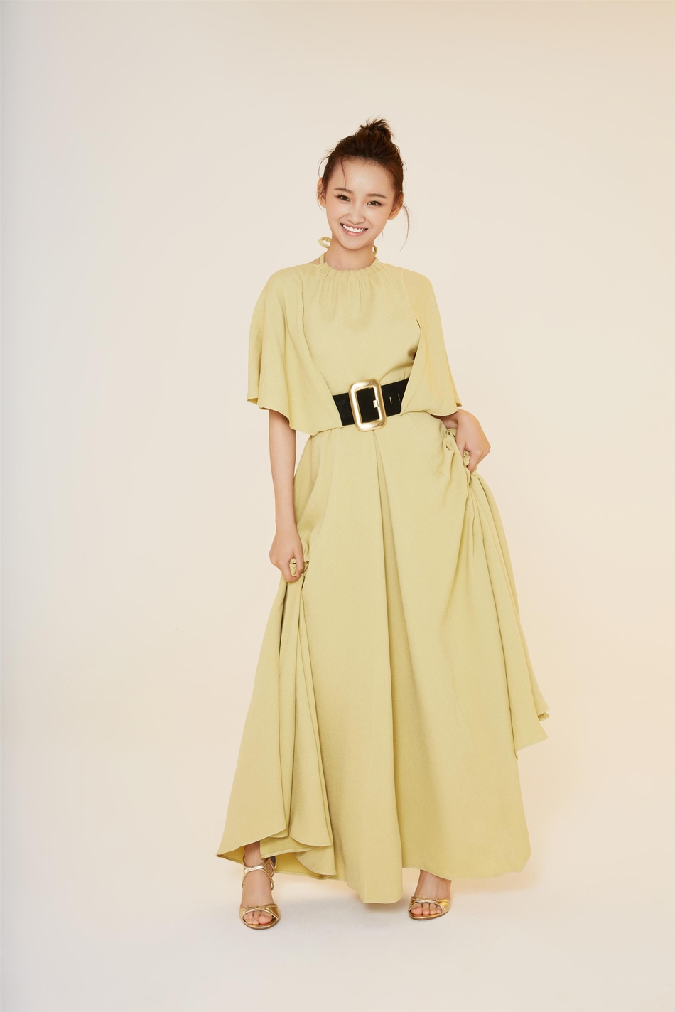 梁宝羚俏皮写真曝光 清丽少女范十足_高清图集_新浪网