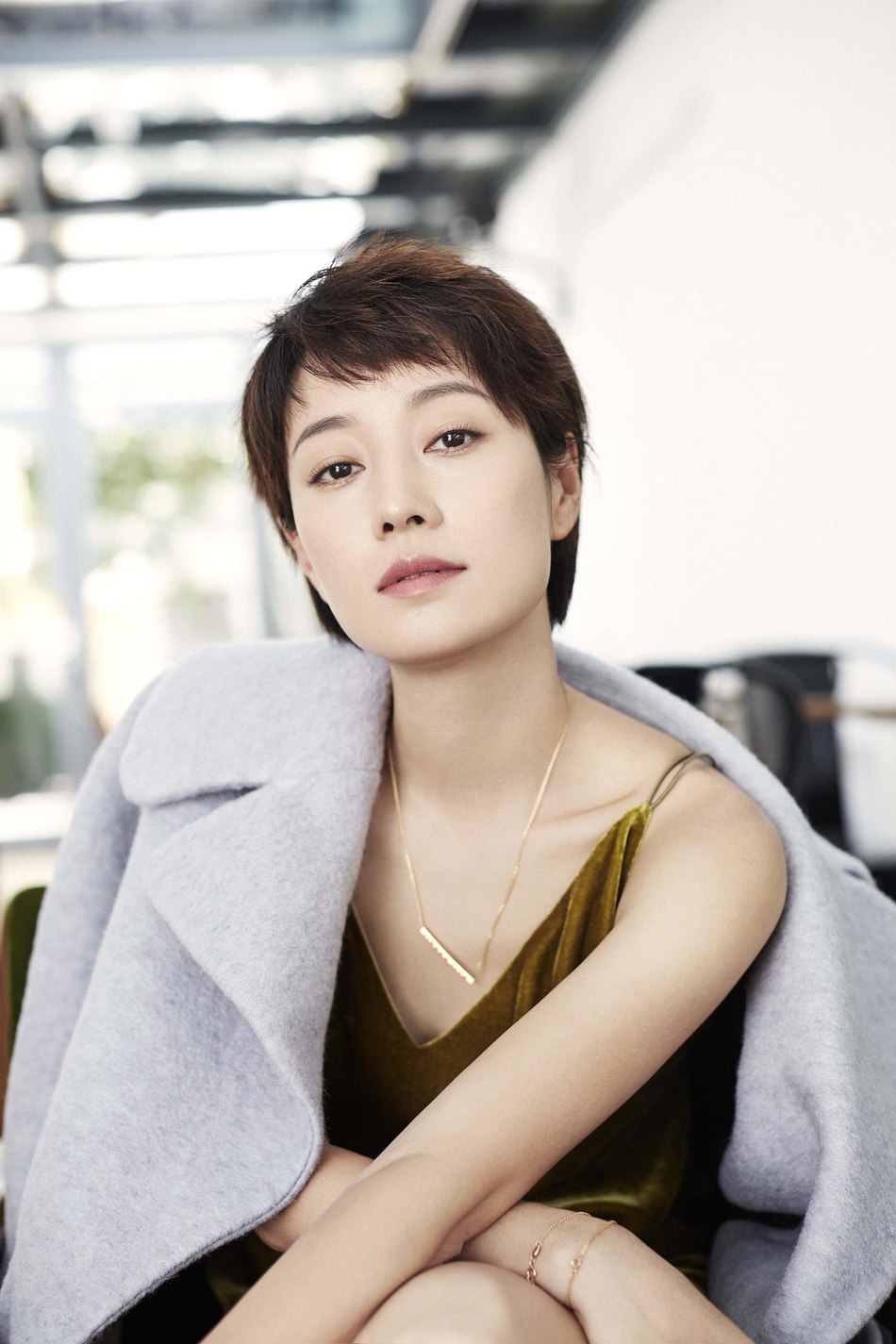 马伊琍拍摄时尚大片 秋冬丝绒演绎优雅气质_高清图集_新浪网