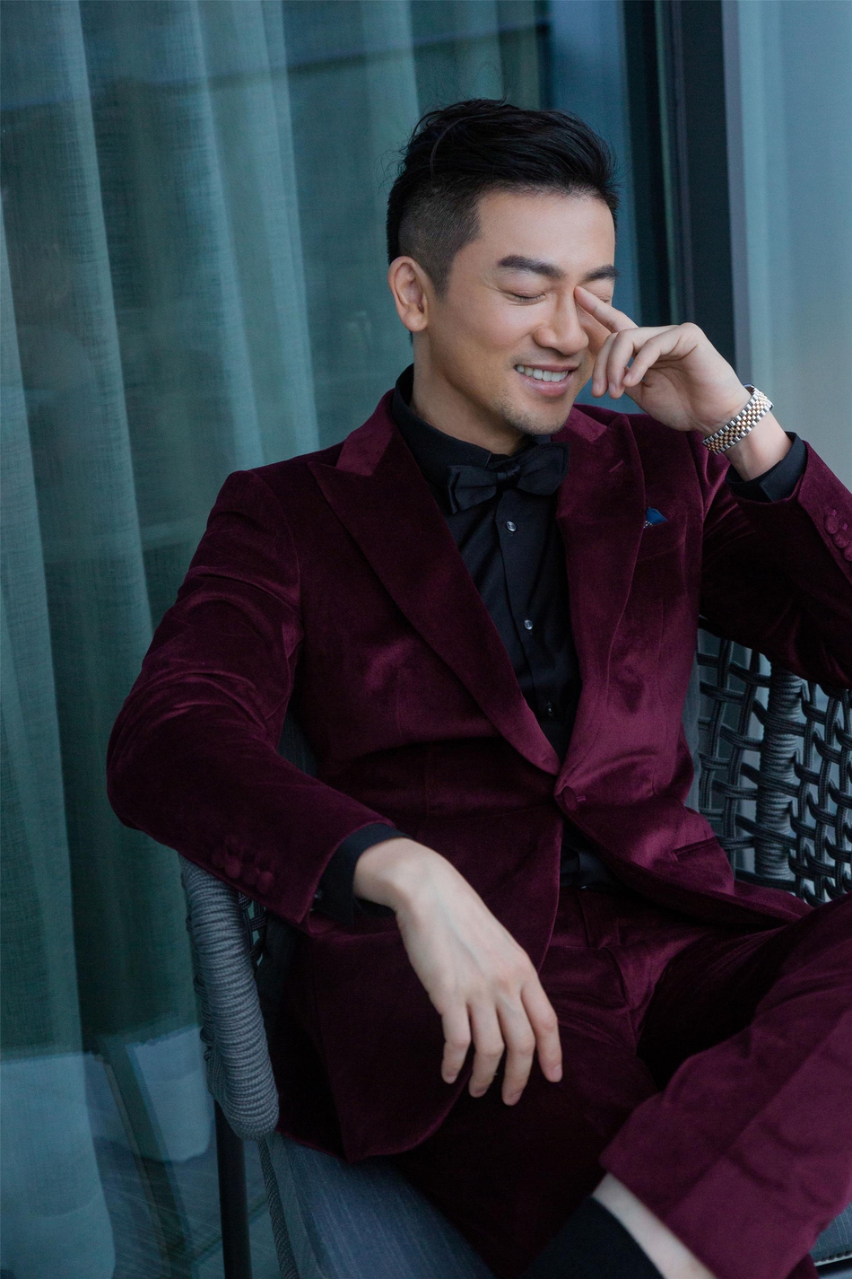 苏有朋亮相活动 精致西服彰显绅士魅力