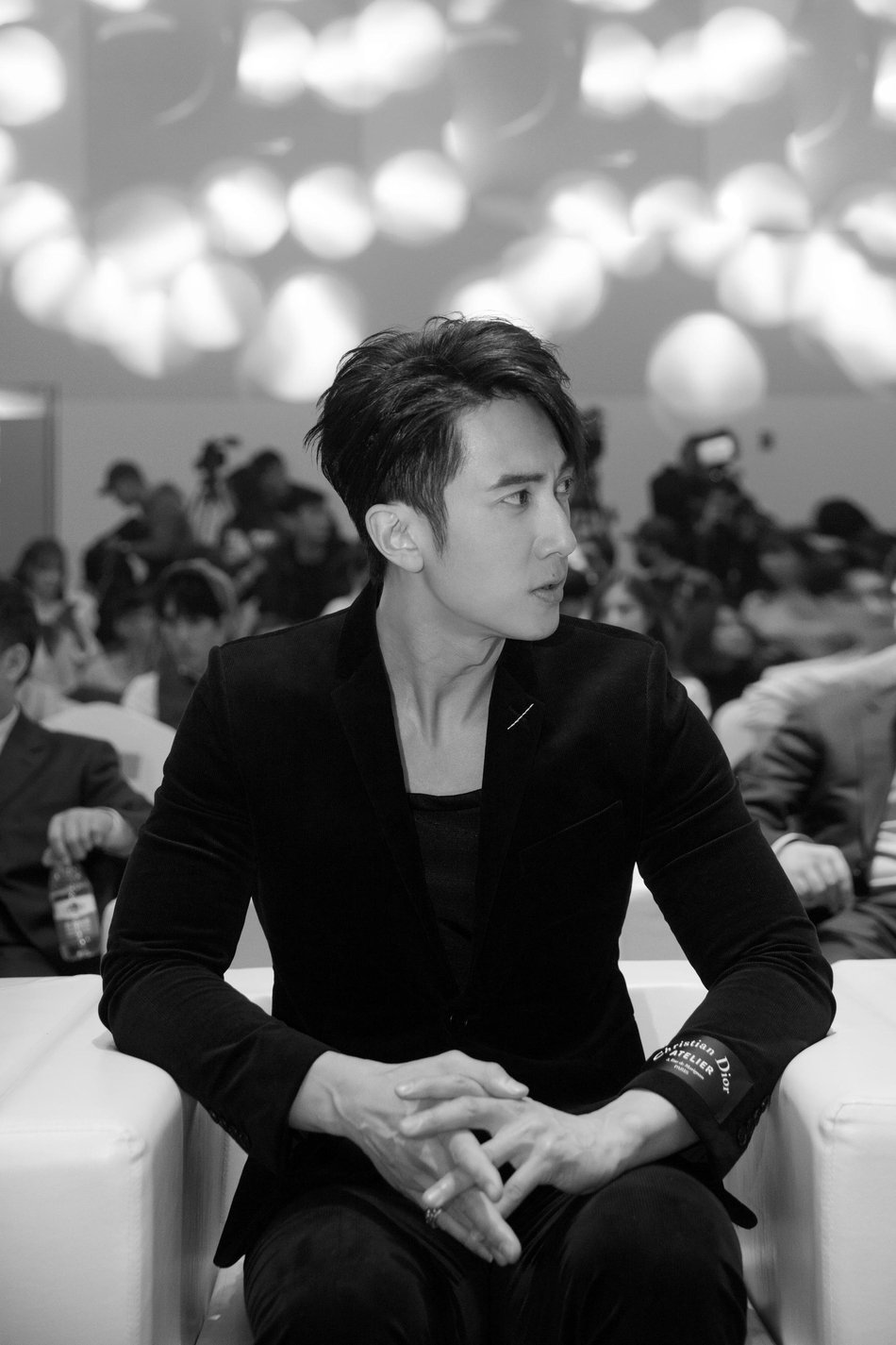 吴尊演绎绅士型格 黑色西装摩登硬朗_高清图集_新浪网