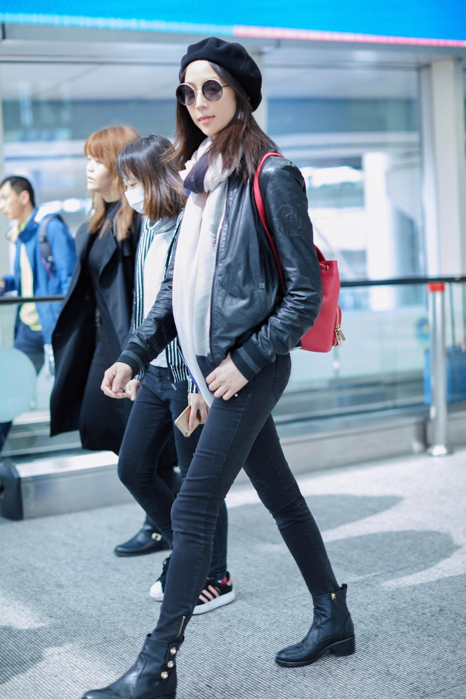 张钧甯示范飒美初春穿搭 皮衣造型酷劲儿十足_高清图集_新浪网