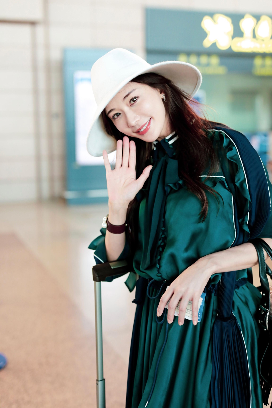 林志玲绿裙清爽 上演机场版"绿野仙踪"_高清图集_新浪网
