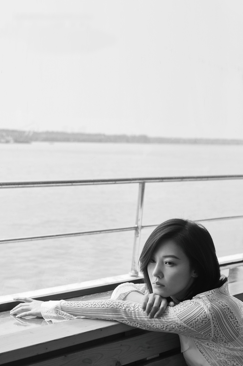 杨子姗登nyttravel周年刊封面南京女孩古都演绎高级质感