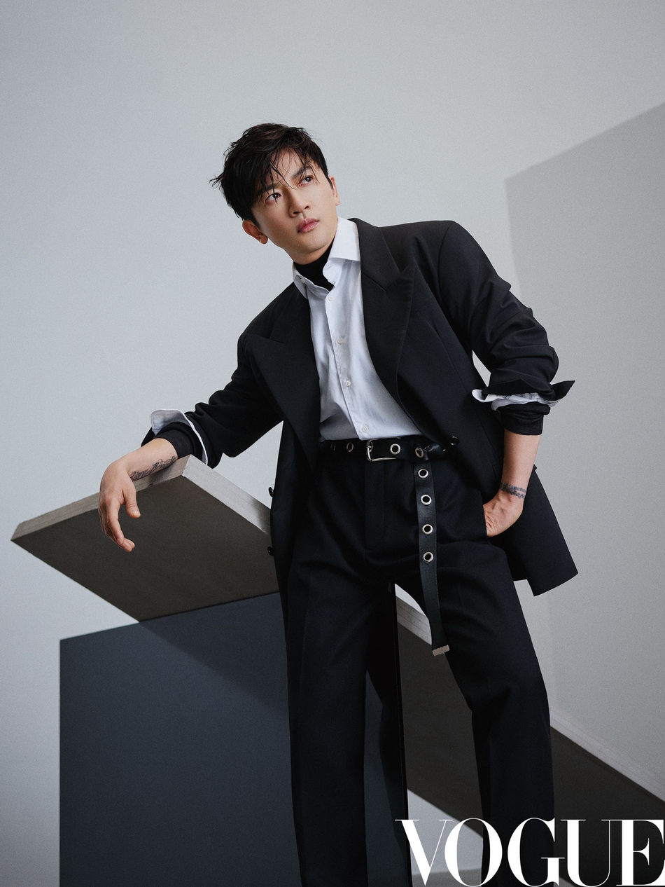 苏有朋杂志大片曝光皮衣造型展酷雅绅士之感