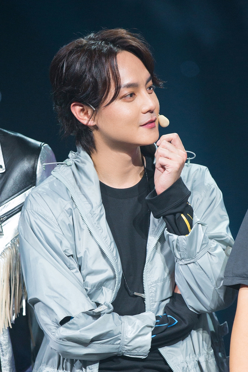 6月24日,演员尹正受邀出席湖南卫视快乐中国毕业歌会.