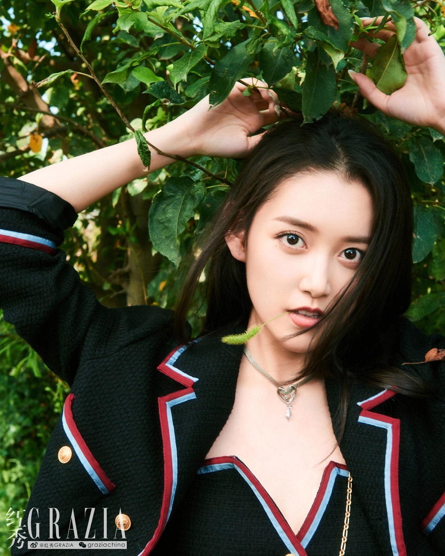 蒋依依"夏日美少女"时尚大片 肆意青春自由随性