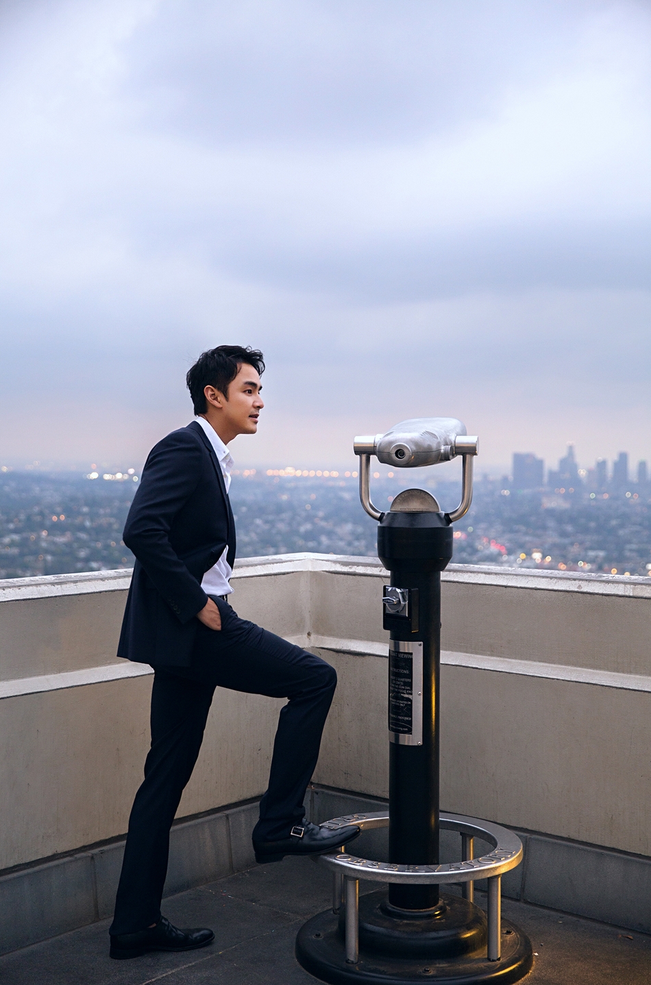 明道新写真尽显熟男魅力 佳作不断飙演技全面开挂