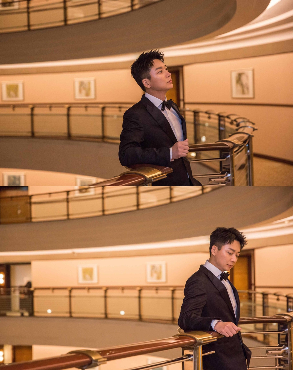 明星爱大牌:刘奕君黑色西装显绅士格调